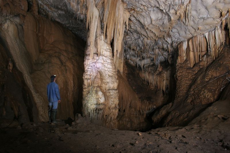 Пещера "Абрскил" в Отапе