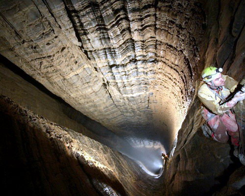Пещера "Абрскил" в Отапе