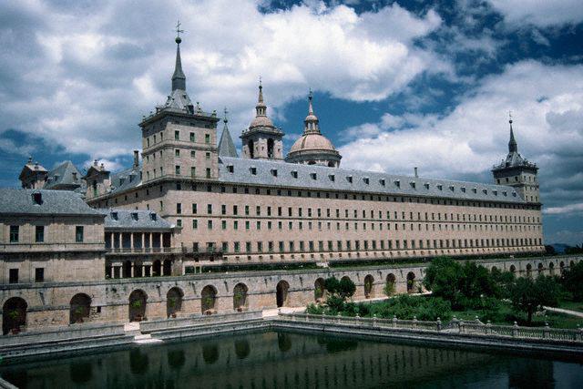 Дворец-монастырь